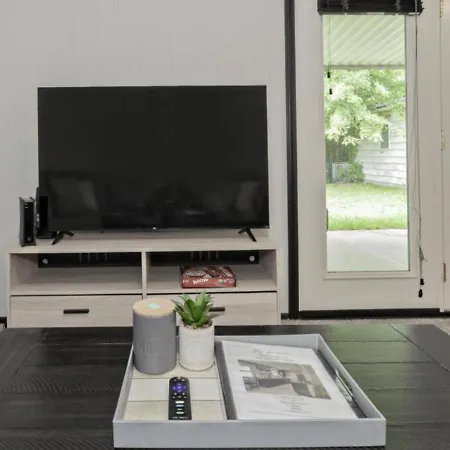Updated Bungalow Near Downtown Willoughby